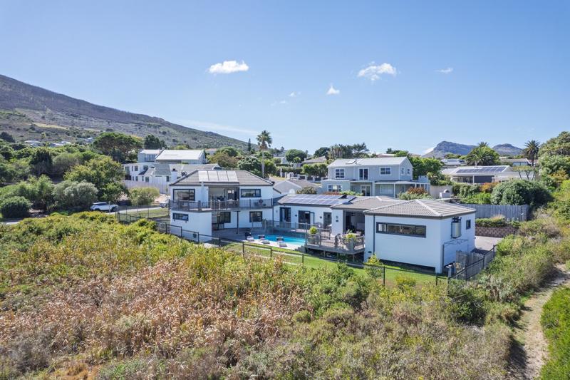 7 Bedroom Property for Sale in San Michel Western Cape